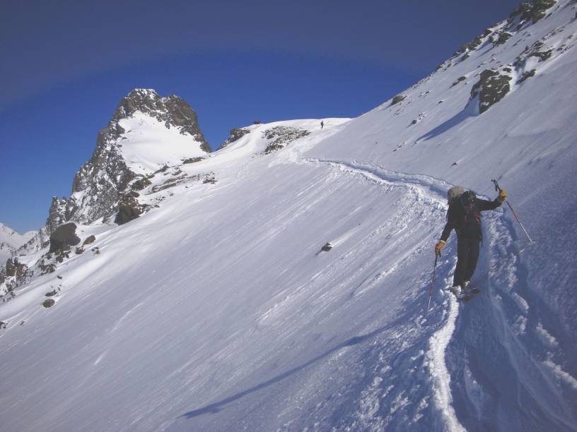   (i6741 - IMG0_5aba30b09862f.jpg) - 1177 hits.   : descente sous  la petite tête Noire vers le tracé du col de la Noire (c) Christophe Antoine