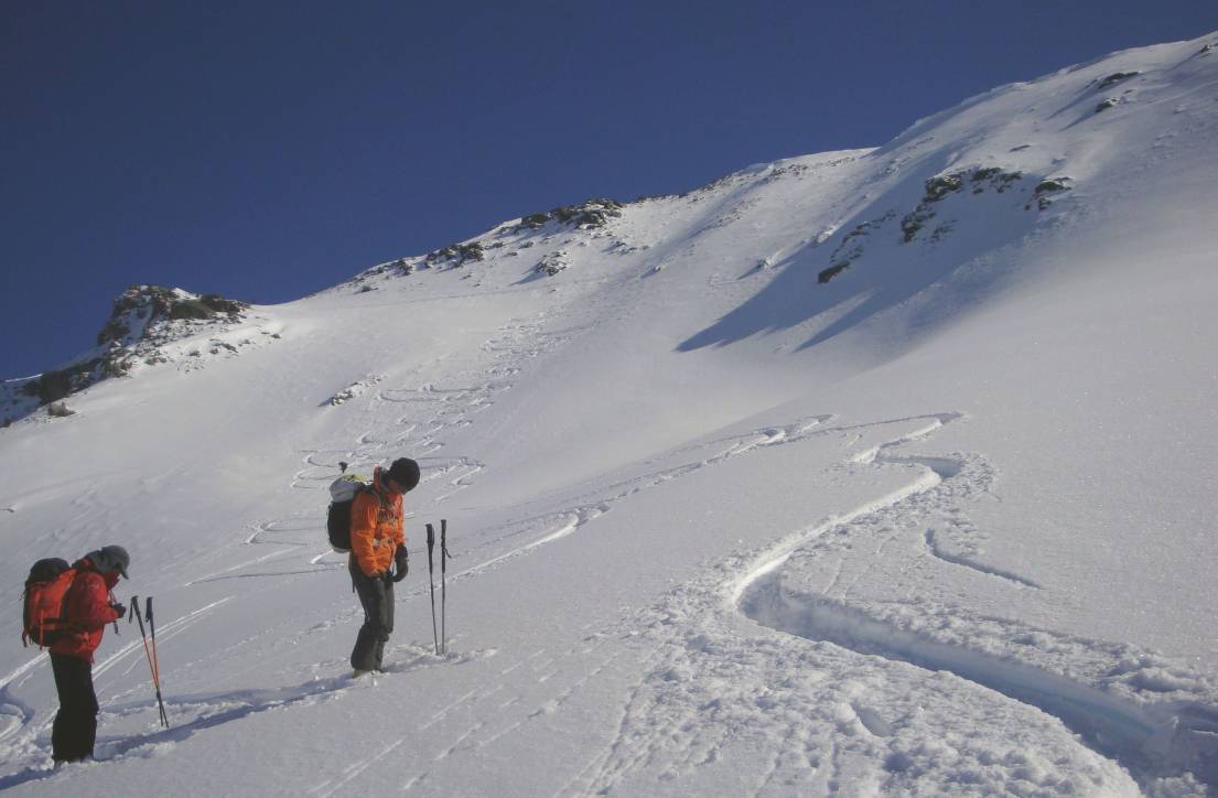   (i6742 - IMG0_5aba30c7de90d.jpg) - 4070 hits.   : descente sous  la petite tête Noire vers le tracé du col de la Noire (c) Christophe Antoine