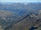  Vue rapprochée de la vallée du Haut Guil depuis le sommet du Viso. 0 droite le Pic Traverse et le Mont Olive derrière. Complètement à droite le col Sellière. (c) Christophe ANTOINE
550*412 pixels (31202 octets)(i4479)