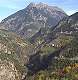 Depuis le Pain de Sucre, l'entrée des gorges du Guil.  Au dessus le pic de Guillestre. (c) Christophe ANTOINE
400*409 pixels (31218 octets)(i497)