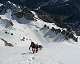  Montée au pic du Béal Traversier. En bas à gauche le col de Combe Laboye. En bas à droite le ravin de Clapouse et Arvieux. (Grand Béal édition 2003) (c) Claude Pataki
600*480 pixels (32103 octets)(i1466)