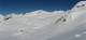 Dans la montée vue sur le pic de Chateaurenard, le Rouchonb et Sagnes Longues En bas un groupe monte au col de St véran depuis le refuge (c) Christophe Antoine
1307*612 pixels (49514 octets)(i6622)