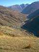  Vue sur la vallée qui mène au Viso. En remontant la vallée: Abries, le camping Caravaneige, la Garcine, Ristolas au pied du pic de Maloqueste (en haut à droite). A gauche on observe la combe Morelle qui mène au col Lacroix. (c) Christophe ANTOINE
300*400 pixels (20261 octets)(i518)