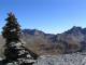 Cairn au col de Chamoussière avec vue sur la Taillante et le Pain de Sucre(c) Monique Eymard
894*671 pixels (82246 octets)(i5725)