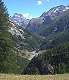 le Viso depuis la cabane de Medille. Dans le fond de vallée le replat autour de la roche écroulée. Et le petit belvédère du Viso.  (c) Christophe ANTOINE
398*455 pixels (29577 octets)(i391)