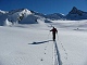   Montée au col au dessus du rocher des Marrous. Un beau champ de neige Noël 2004. A droite la tête des Toillies.  (c) Christophe ANTOINE
600*450 pixels (20514 octets)(i4028)