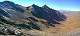 Le col de Chamoussière et la vallée de Fongillarde Vu depuis le col Agnel (Au dessus de la table d'orientation). A droite du col de Chamoussière se trouve la pointe des Sagnes Longues. A sa gauche le pic de Caramantran.
800*368 pixels (55717 octets)(i469)